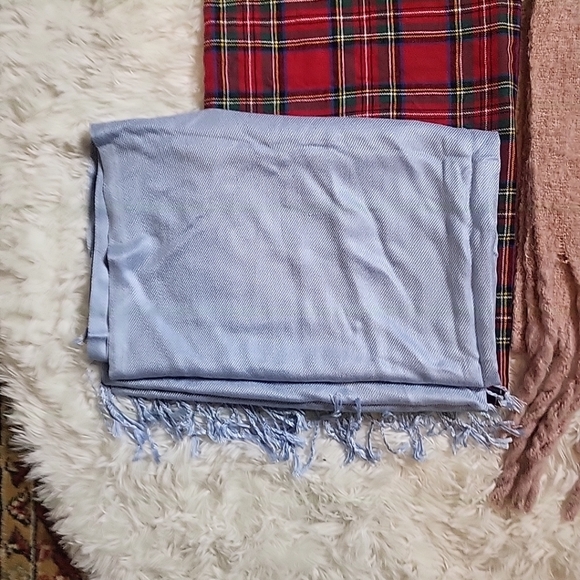 Women's Fashion Scarves Bundle Fall Winter Spring Accessory Lot - Picture 3 of 15